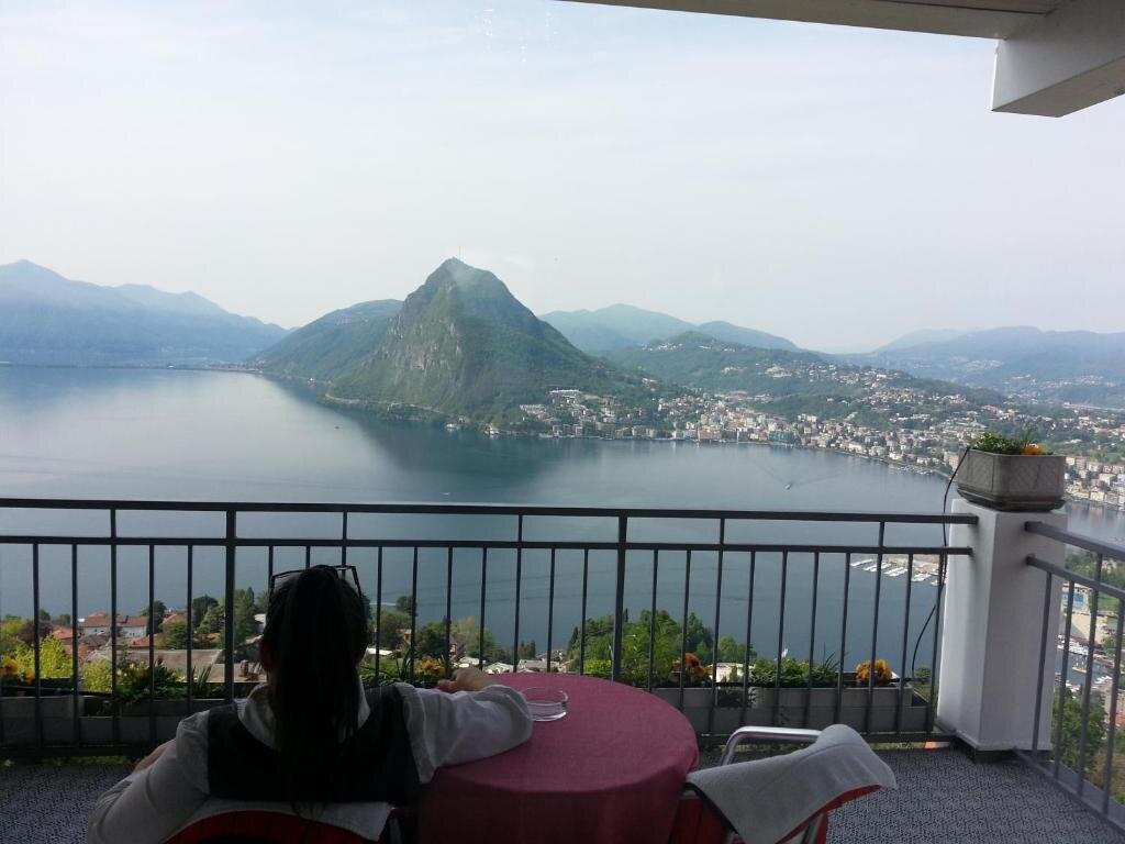 Standard Double room with balcony and with lake view Hotel Colibrì