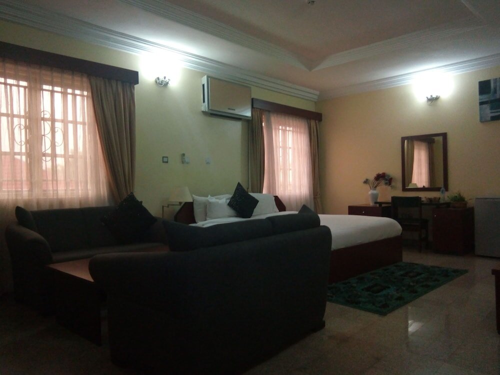 Camera Royal Zeina Suites Abuja