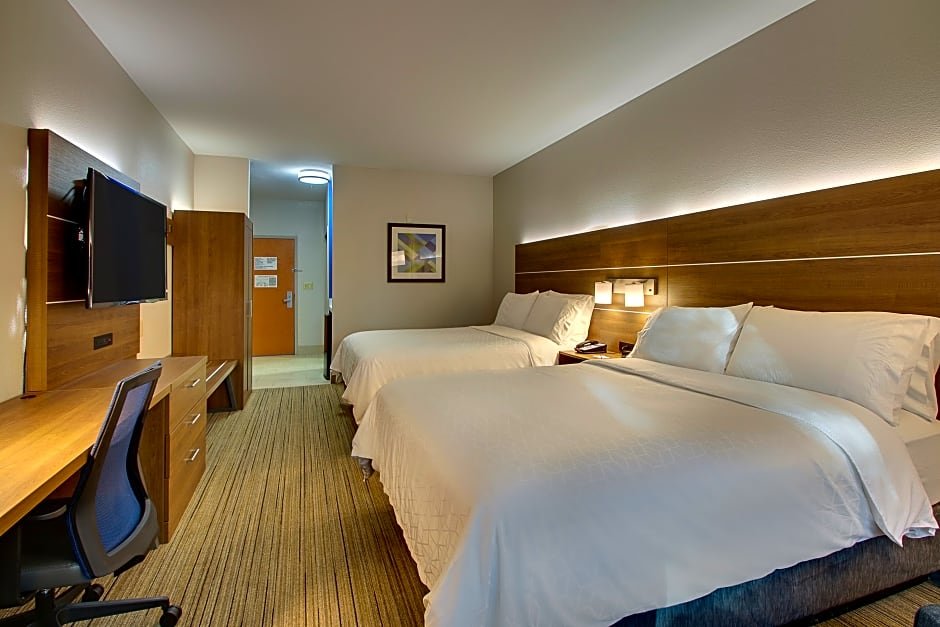 Четырёхместный люкс Holiday Inn Express Hotel & Suites Austell Powder Springs, an IHG Hotel