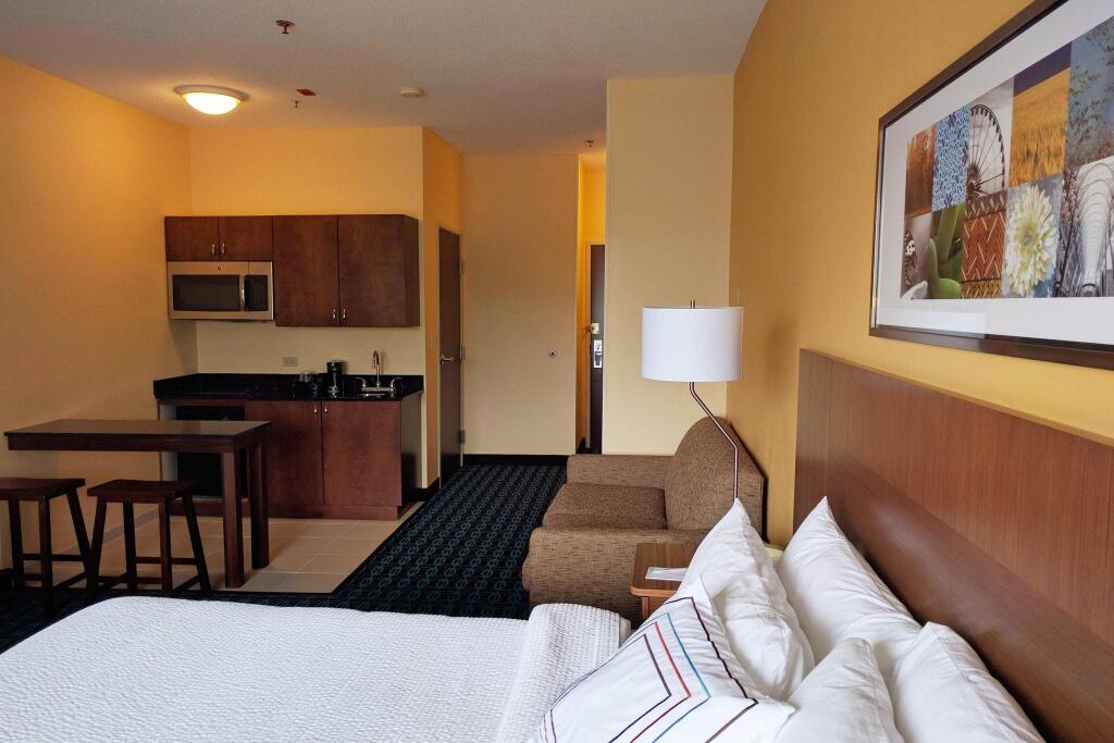 Люкс Fairfield Inn and Suites by Marriott Chicago St. Charles