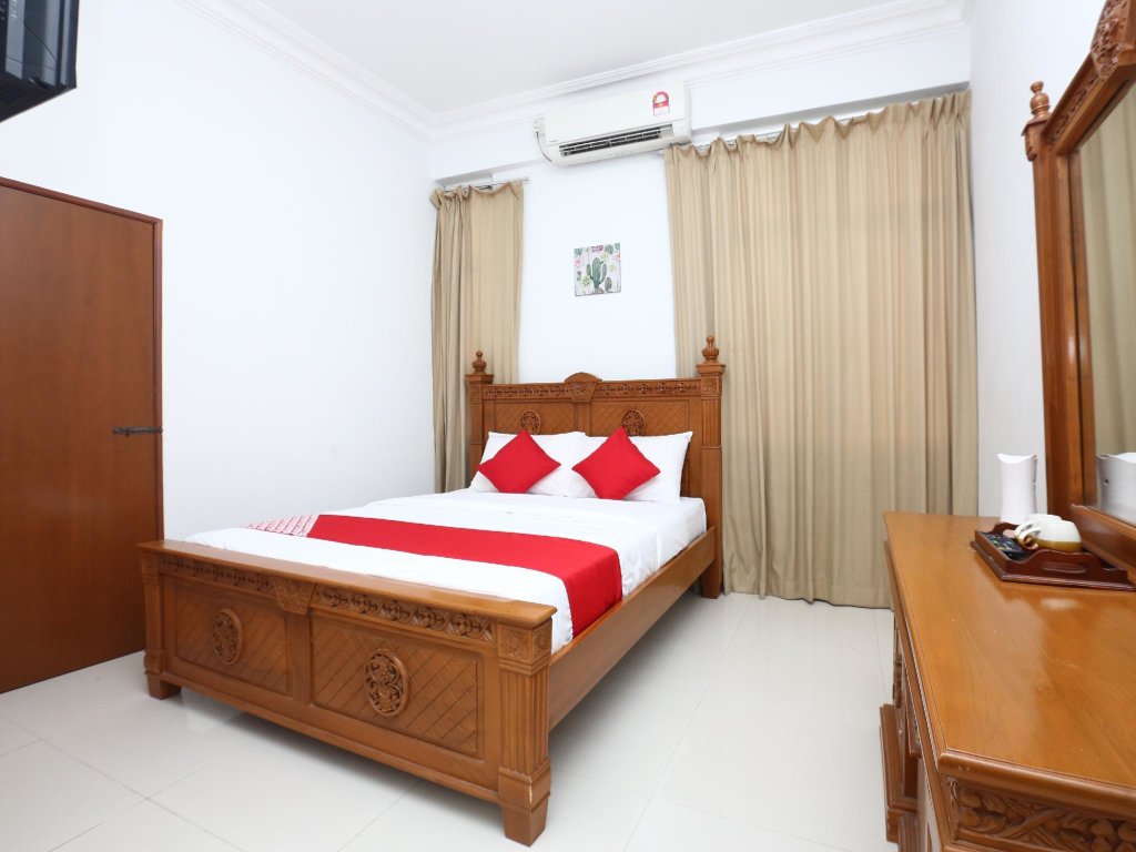 Кровать в общем номере Super OYO 89435 Nusantara Group Hotel