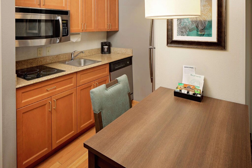 Двухместный номер Premium Homewood Suites by Hilton Cleveland-Solon