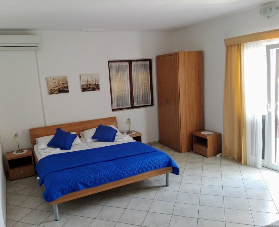 Économie appartement Apartments Dora, with a beautiful view of the bay, near the sea and center