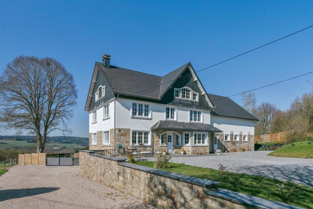 Luxueuse et spacieuse villa avec sauna et piscine, Malmedy