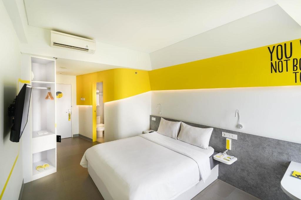 Deluxe Double room with city view Yello Hotel Manggarai