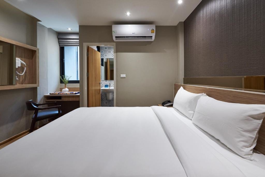 Standard room Almas Hotel Bangkok