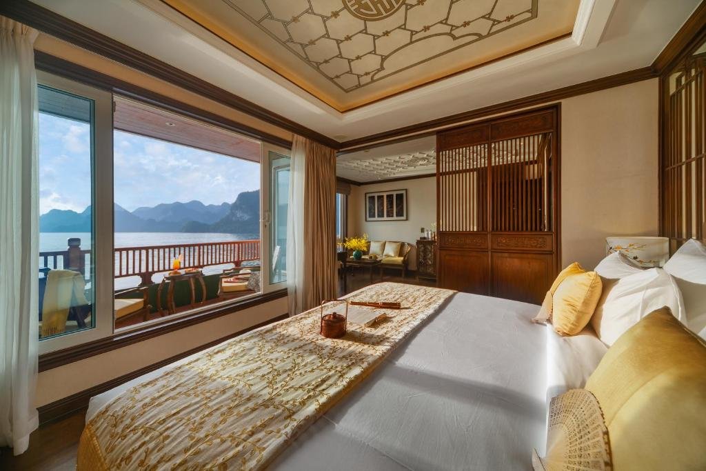 Suite Heritage Line Ylang Cruise - Ha Long Bay & Lan Ha Bay