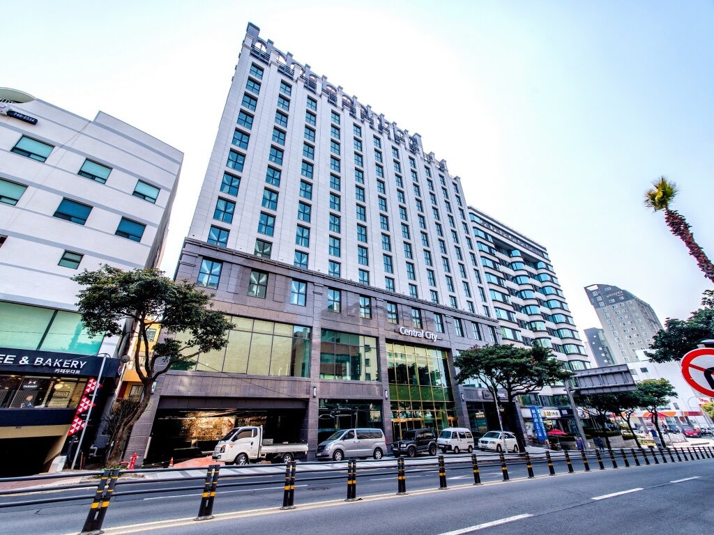 Двухместный семейный номер Standard Jeju Central City Hotel