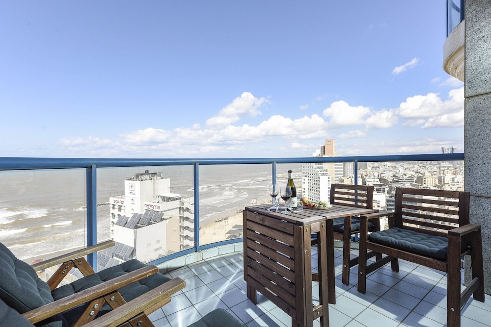 Appartamento Panoramic Sea View Over Beach w Balcony