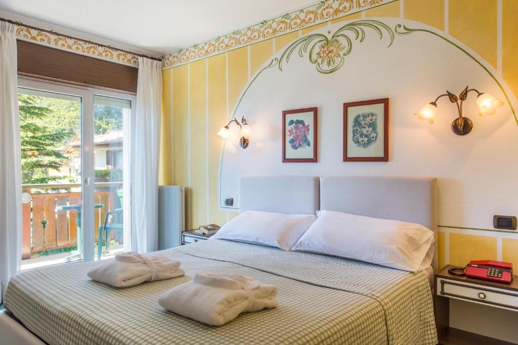Standard Doppel Zimmer mit Seeblick Hotel Miralago Wellness