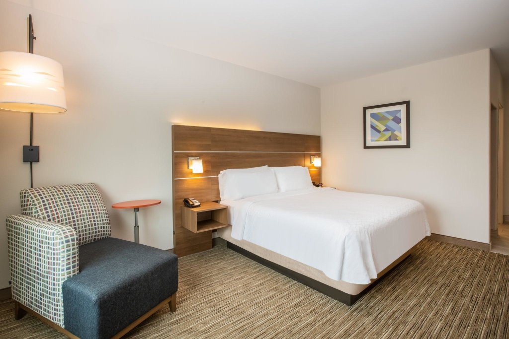 Standard room Holiday Inn Express Hotel & Suites Fairburn, an IHG Hotel