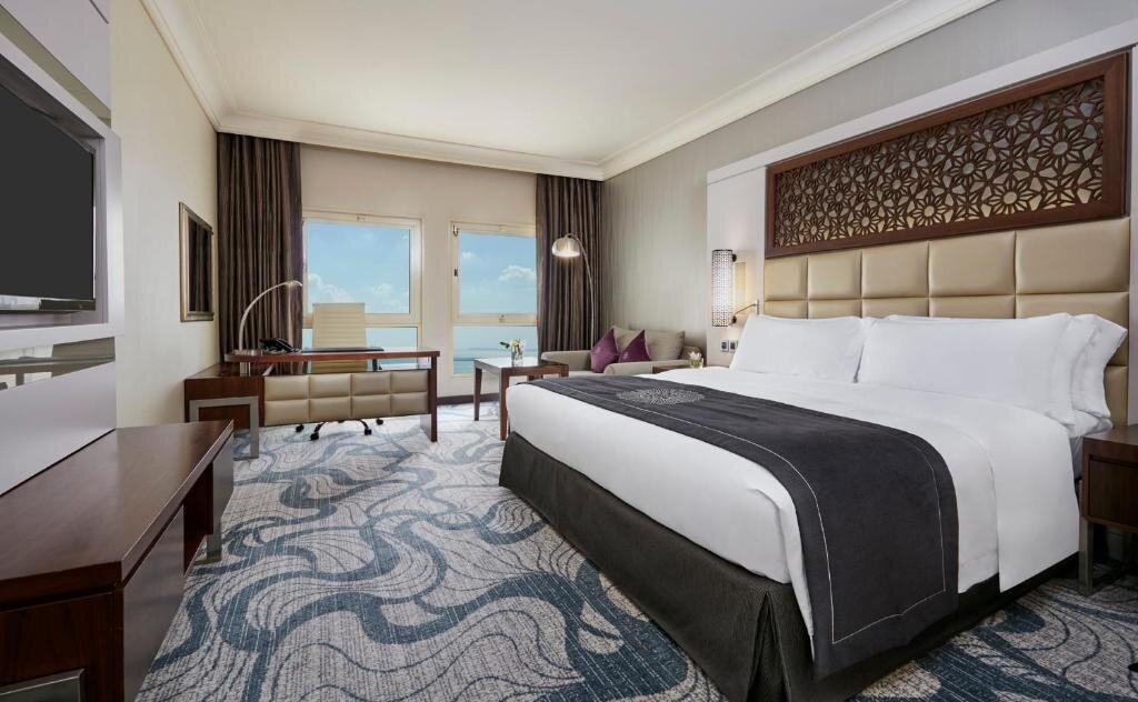 Двухместный номер Classic с видом на море InterContinental Doha Beach & Spa, an IHG Hotel