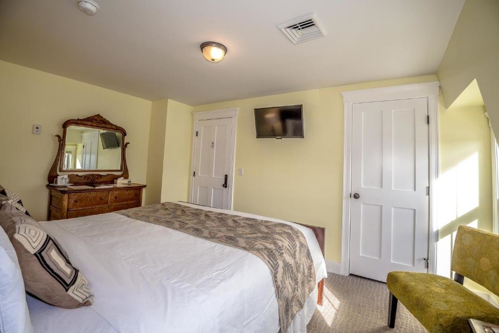 Люкс Cranmore Inn and Suites, a North Conway boutique hotel
