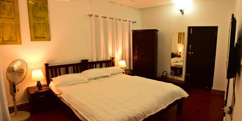 Standard Double room Nivaasana Bed & Breakfast