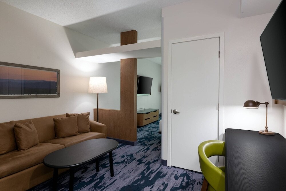 Люкс Fairfield Inn & Suites by Marriott Atlanta Stonecrest