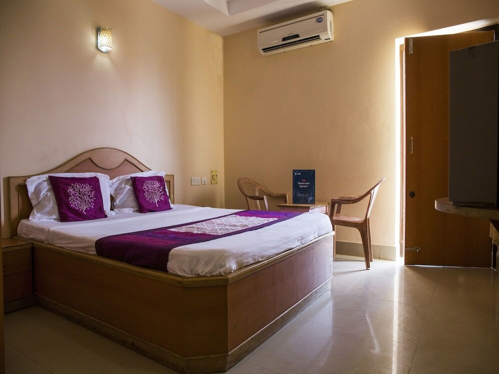 Standard room OYO 5016 near Chakratirtha Road