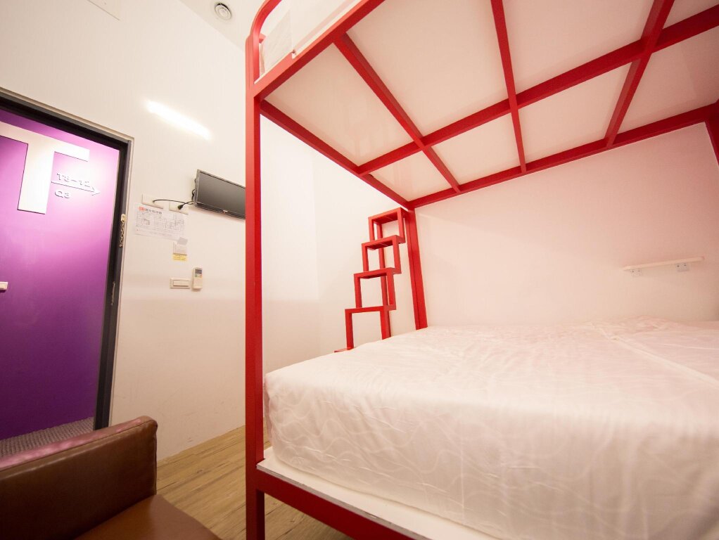 Четырёхместный номер Economy SleepBox Hostel