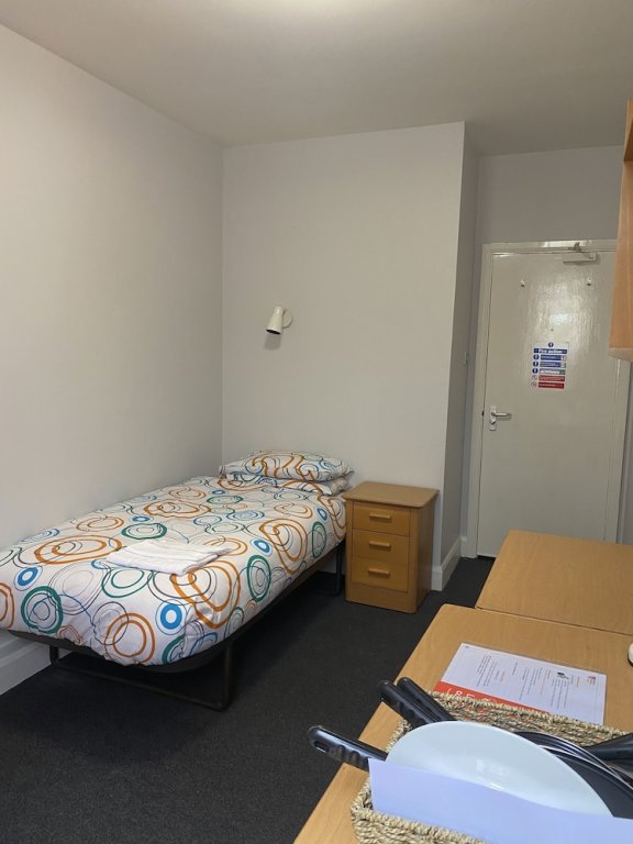 Standard Zimmer Rooms for Students Only CRICKLEWOOD LANE