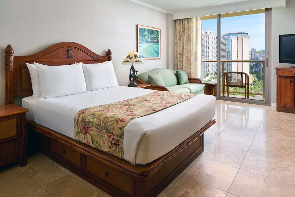 Номер Standard с балконом и с видом на город Luana Waikiki Hotel & Suites