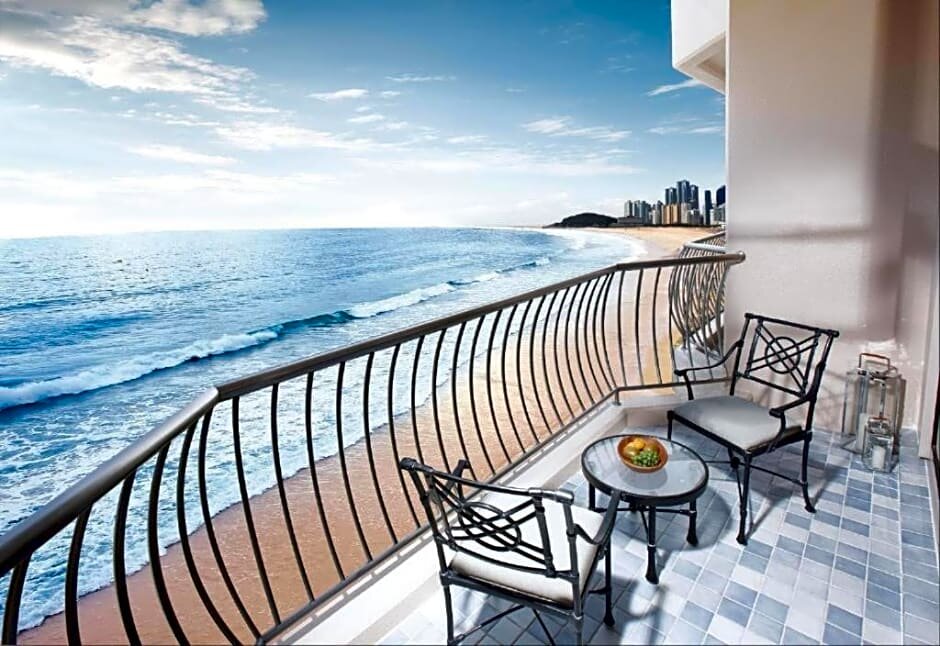 Deluxe room with sea view Paradise Hotel Busan