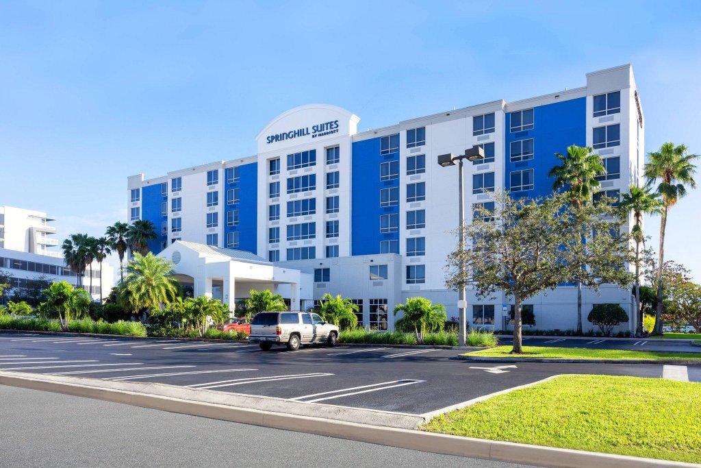 Люкс SpringHill Suites by Marriott Miami Airport South Blue Lagoon Area