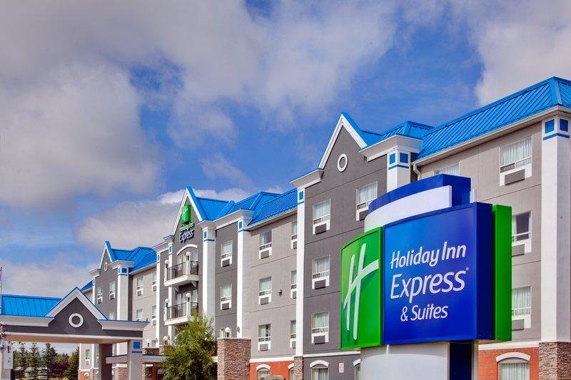 Люкс с видом на море Holiday Inn Express Hotel & Suites Calgary S-Macleod Trail S, an IHG Hotel