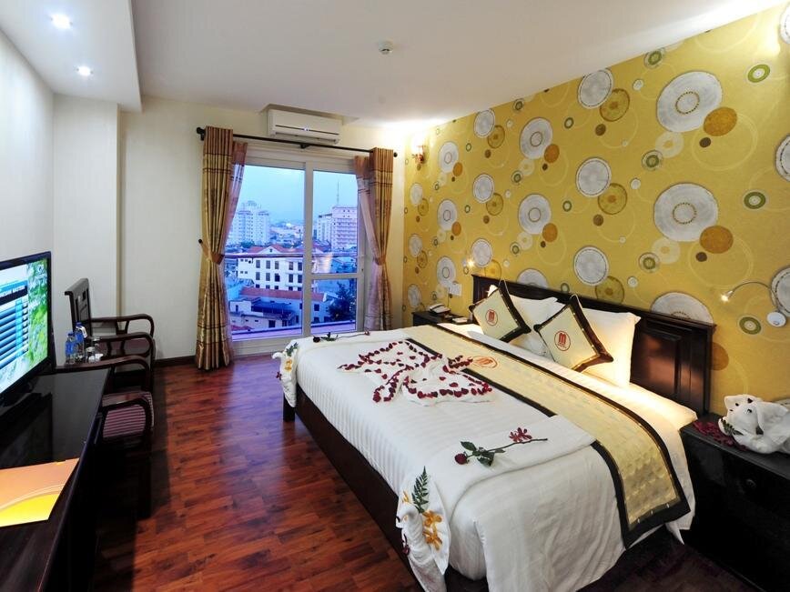 Deluxe Doppel Zimmer mit Balkon und mit Stadtblick Midtown Hotel Hue