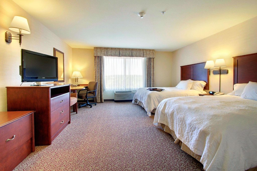 Standard Double room Hampton Inn & Suites West Bend