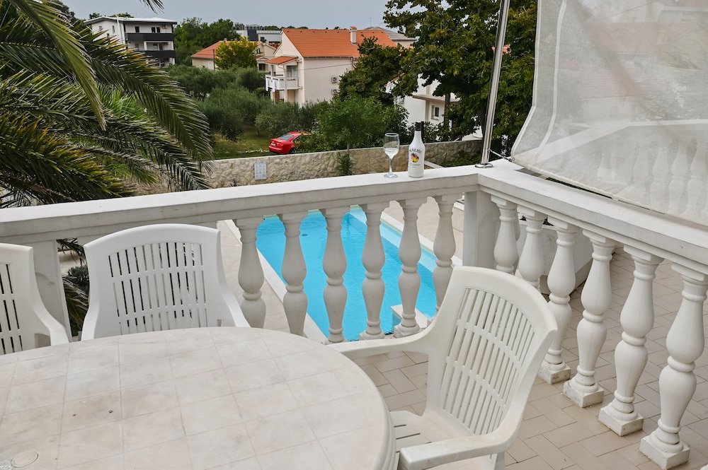 Apartment 1 Schlafzimmer mit Blick Pool Apartments Galeb