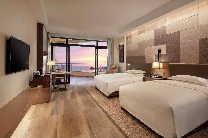 Standard room with balcony and with sea view DoubleTree by Hilton Huidong Resort