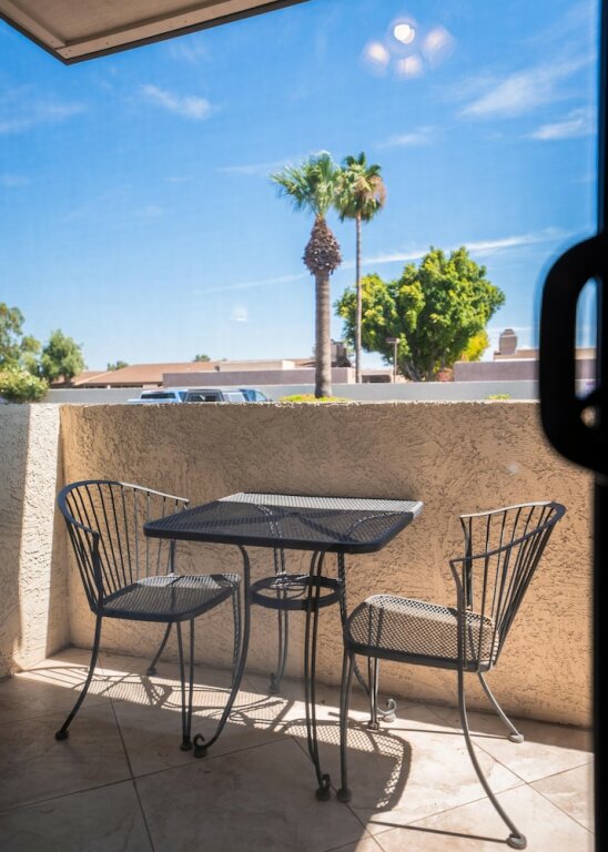 Appartement Scottsdale's Premium Short Term Getaway, Fully Furnished 1 Bedroom Homes, Free Golf, Cable, Utilities, Wi-fi, Parking, Pool, and Bike Trails- Unit 127 by Redawning
