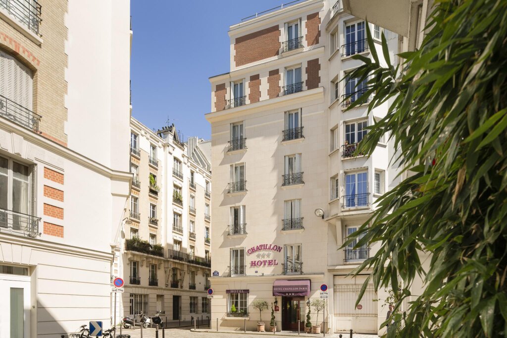 Кровать в общем номере Hotel Chatillon Paris Montparnasse