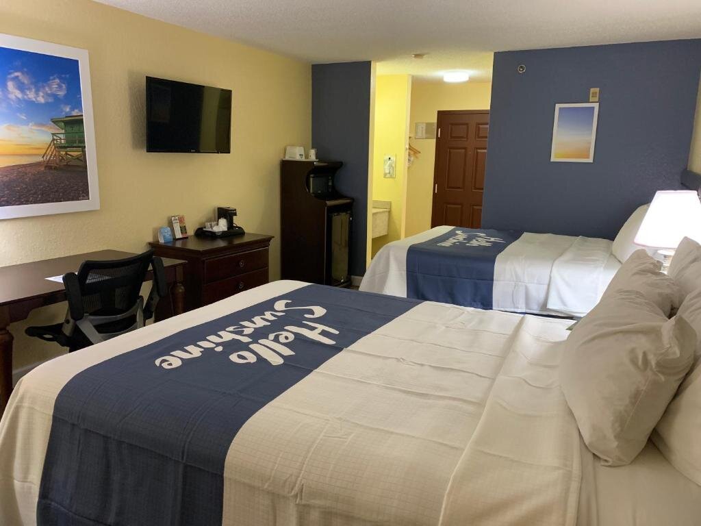 Standard Double room Days Inn