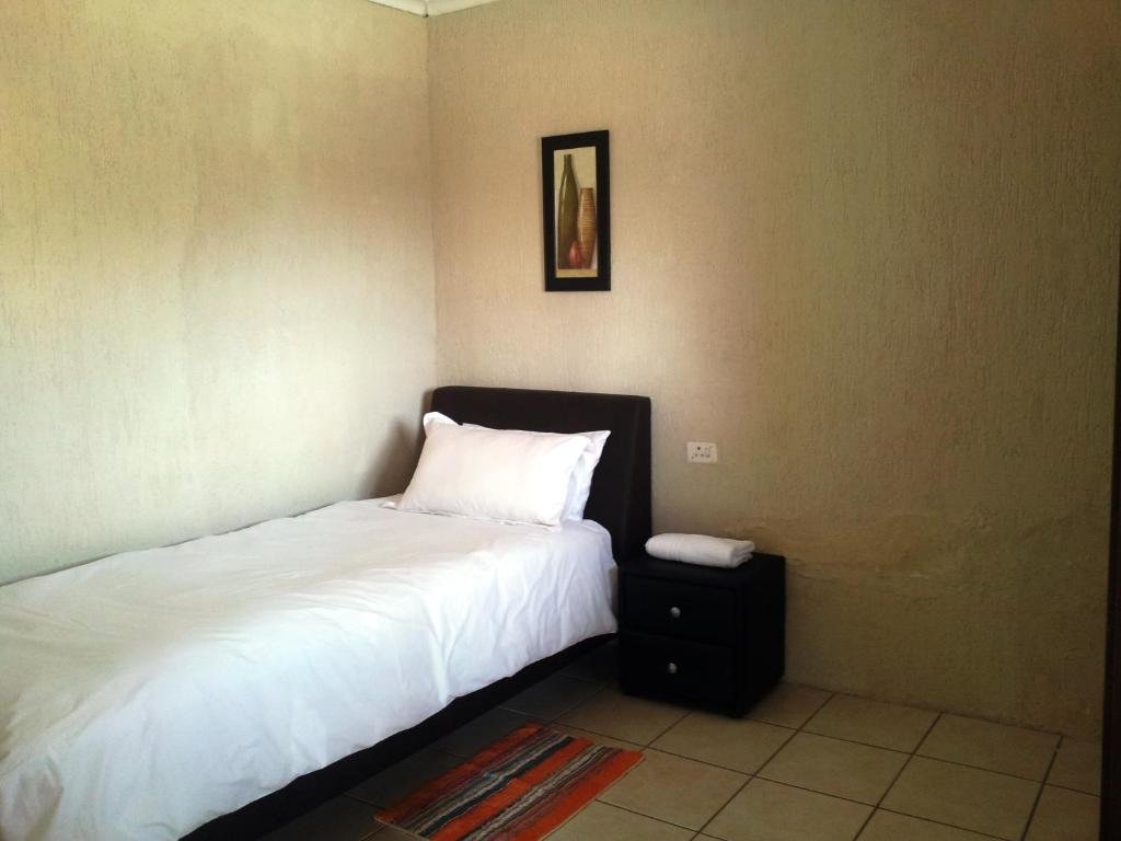 Superior Apartment In-Town Guest Lodge Parys