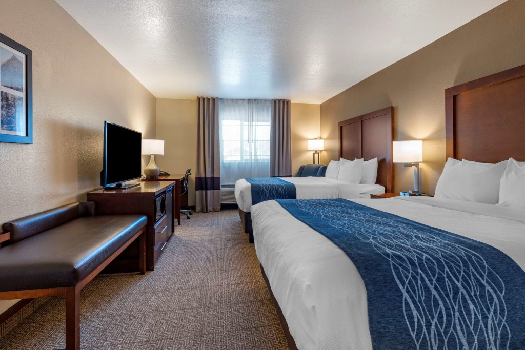 Четырёхместный номер Standard Comfort Inn & Suites Ukiah Mendocino County