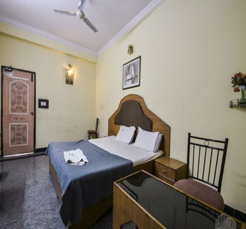 Deluxe Zimmer Hotel Nav Bharat Residency