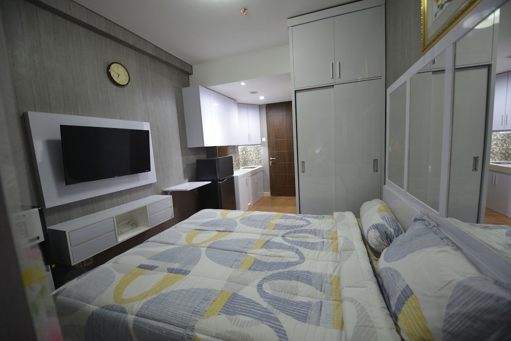 Студия Full Furnished Room at Caman next to hotel