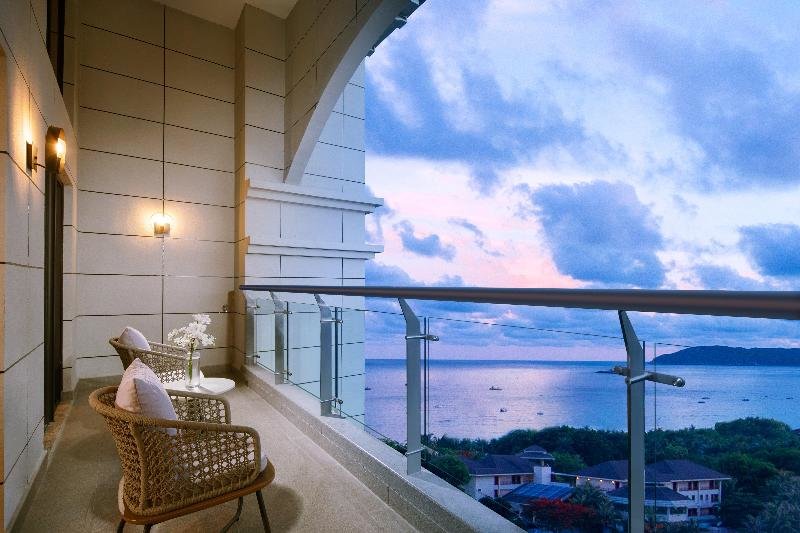 Люкс с 2 комнатами с видом на океан Holiday Inn & Suites Sanya Yalong Bay, an IHG Hotel