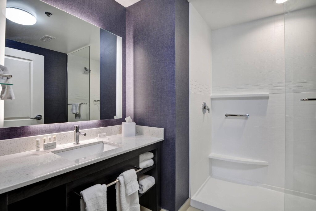 Двухместный люкс c 1 комнатой Residence Inn by Marriott Cleveland Airport/Middleburg Heights