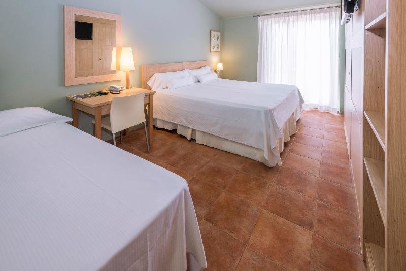 Standard Triple room with garden view Vilar Rural d'Arnes by Serhs Hotels