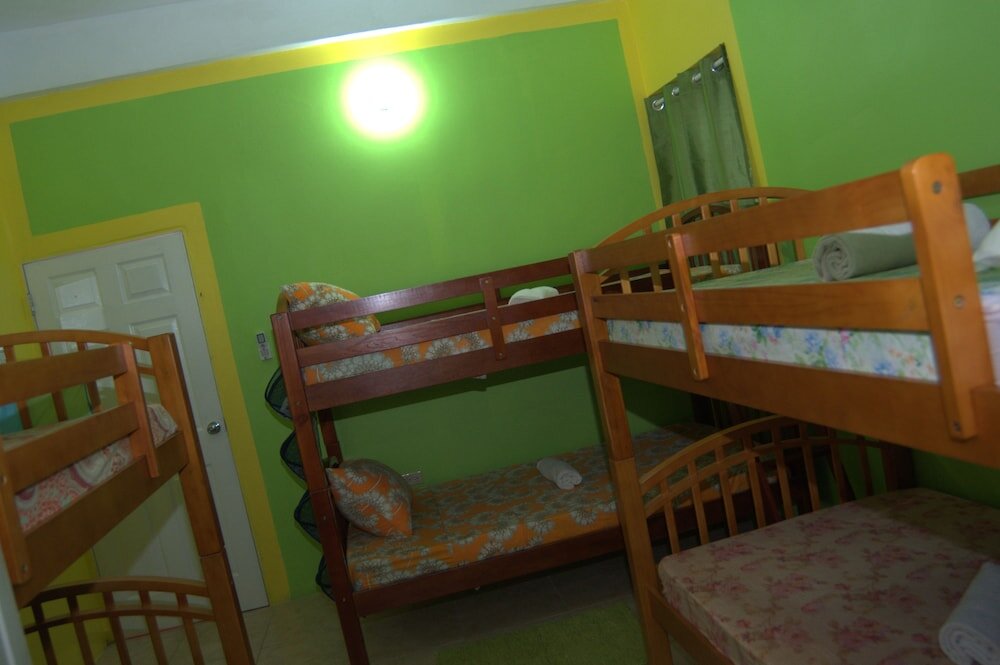 Кровать в общем номере Fish Tobago Guesthouse or Joy and Brandon Guesthouse