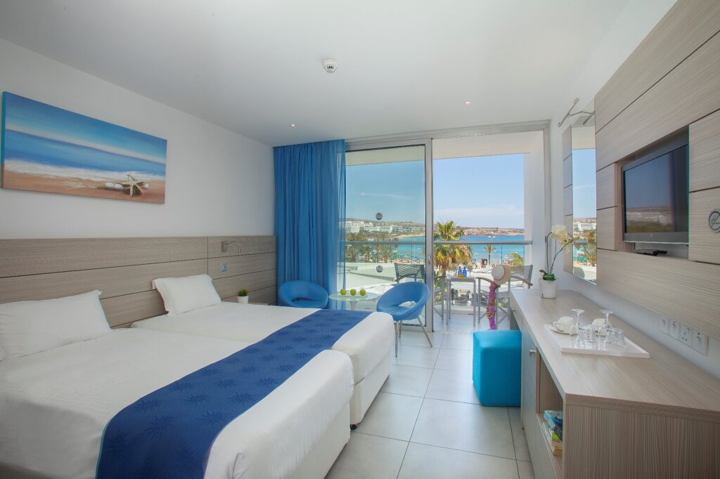 Одноместный номер Superior с видом на бассейн Limanaki Beach Hotel & Suites
