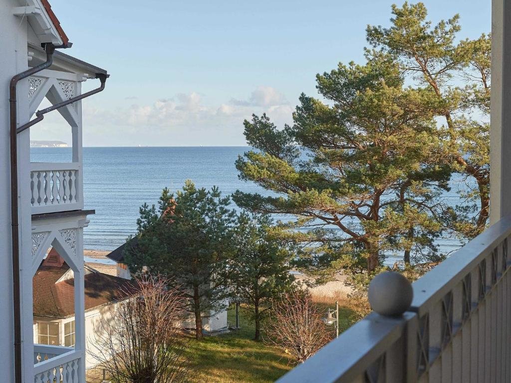 Apartment Villa "Atlantic" in Binz - WG 6 mit Balkon und seitlichem Meerblick