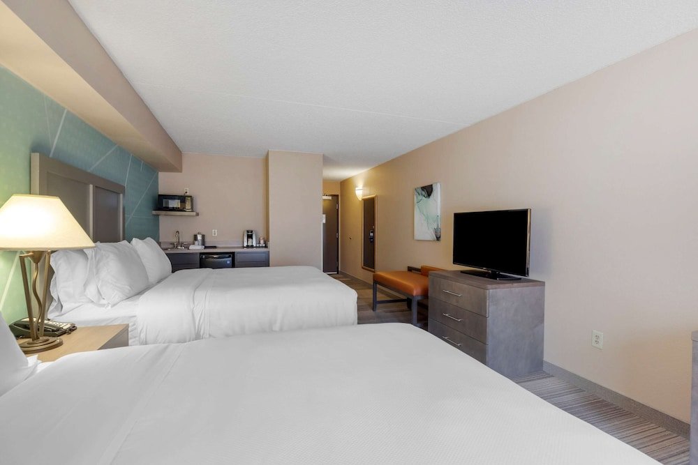 Четырёхместный номер Standard Comfort Inn & Suites Boulder