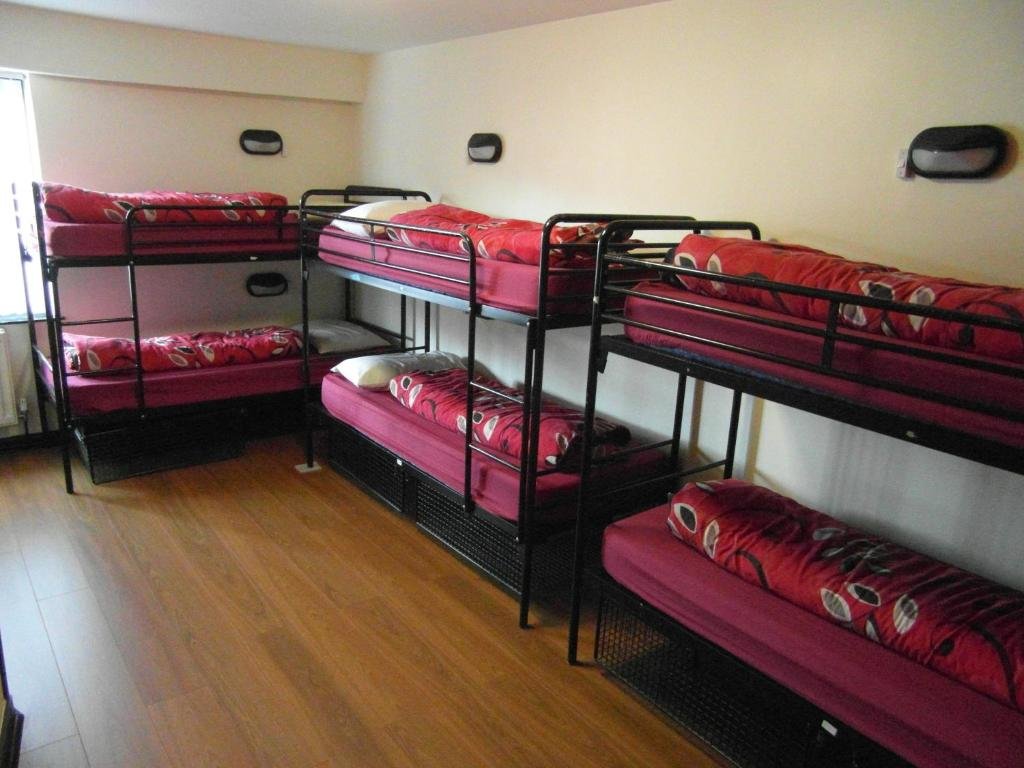 Кровать в общем номере Belfast International Youth Hostel