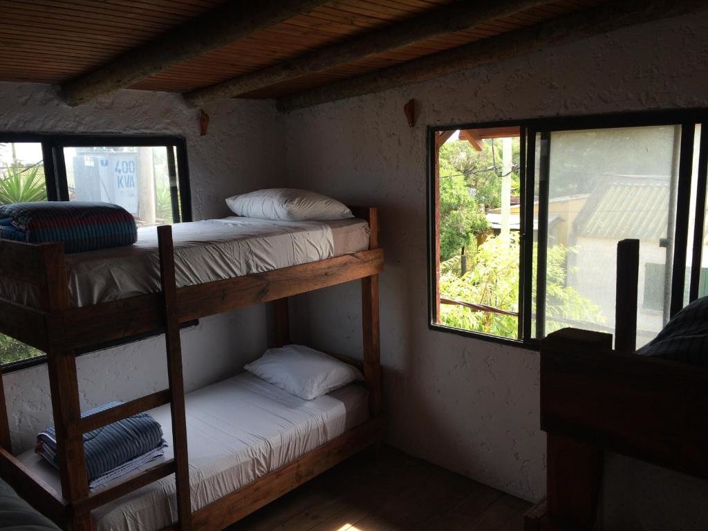 Кровать в общем номере (женский номер) Piedra Alta Hostel & Suites