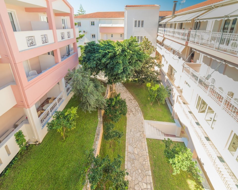 Апартаменты с 2 комнатами с балконом и с видом на сад Xenos Kamara Beach
