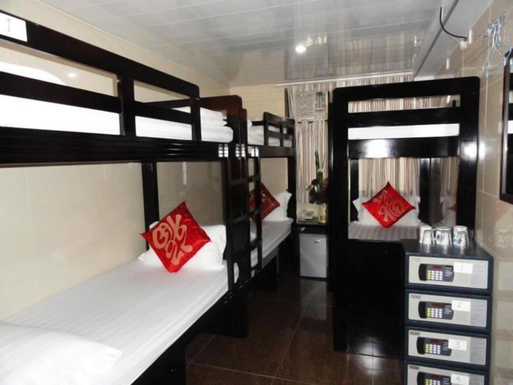 Кровать в общем номере Hostel 16 Block E Reception 10th floor
