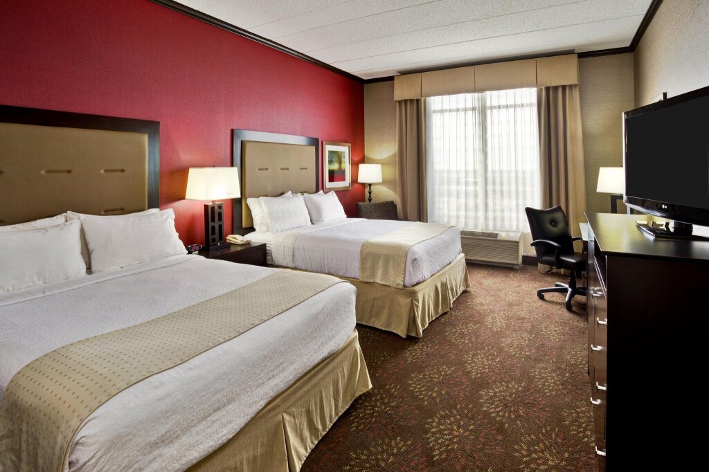 Четырёхместный номер Standard Holiday Inn Hotel & Suites Chicago Northwest - Elgin, an IHG Hotel