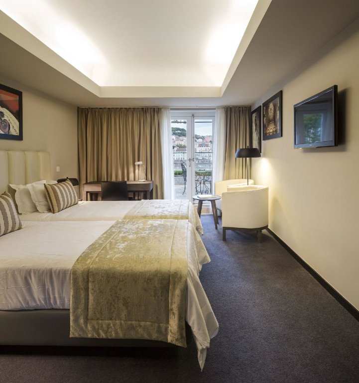 Двухместный номер Premium с балконом Hotel do Chiado